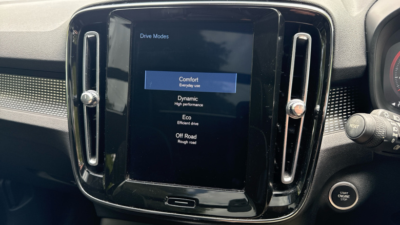 Volvo Xc40 2.0 B4P R DESIGN Pro 5dr Auto Petrol Estate